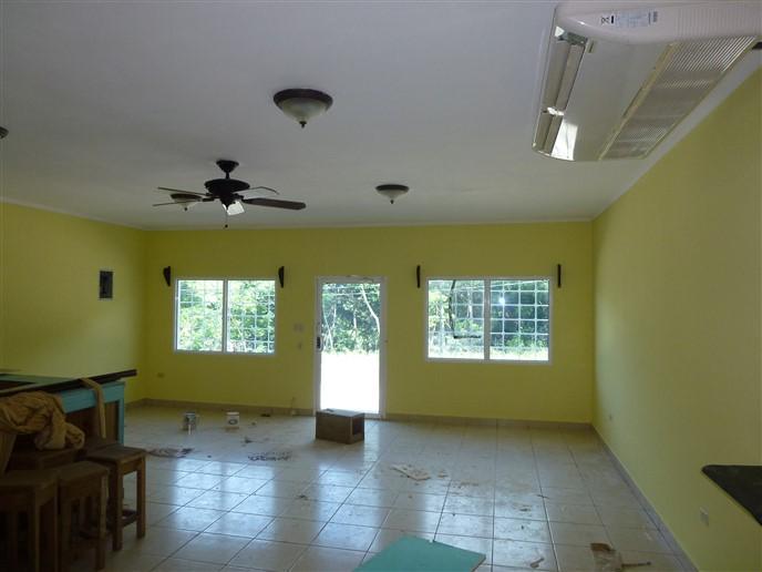 Listing ID: URE0354, Airport Road Utila, Bay Islands, HN - Airport Road Commercial Building, Photo #