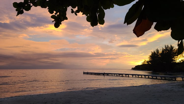 Listing ID: URE0363,  Utila, Bay Islands, HN - Coral Beach Village Beachfront and Marina, Photo #