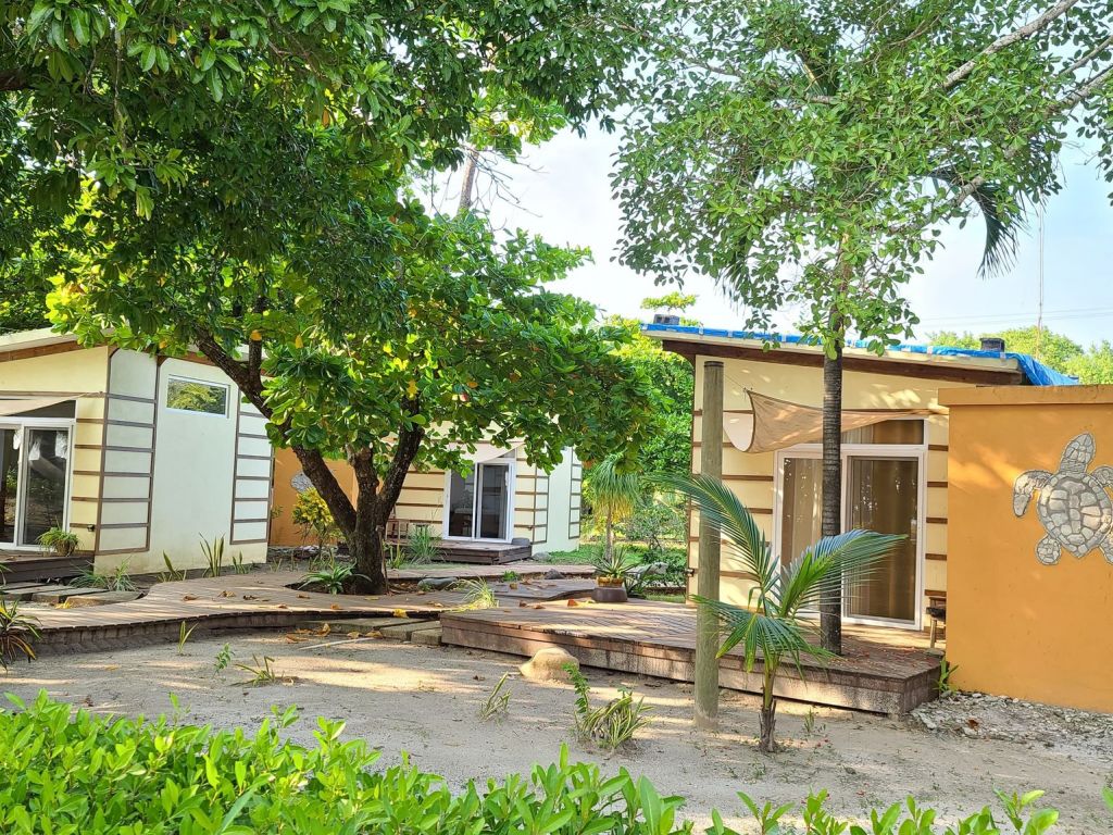 Listing ID: URE0363,  Utila, Bay Islands, HN - Coral Beach Village Beachfront and Marina, Photo #