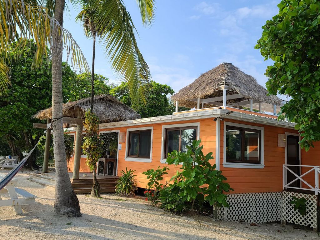 Listing ID: URE0363,  Utila, Bay Islands, HN - Coral Beach Village Beachfront and Marina, Photo #