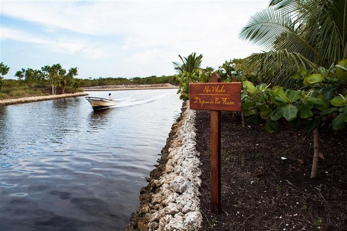 Listing ID: URE0363,  Utila, Bay Islands, HN - Coral Beach Village Beachfront and Marina, Photo #