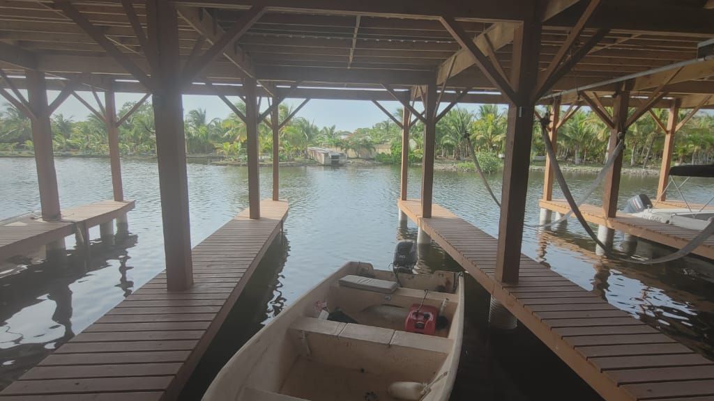 Listing ID: URE0371, Coconut Cove Utila, Bay Islands, HN - Coconut Cove Boat Slip & Garage, Photo #