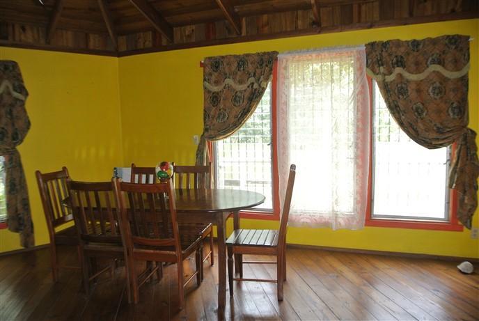Listing ID: URE0383, Stuart's Hill Utila, Bay Islands, HN - Stuart’s Hill Home, Photo #