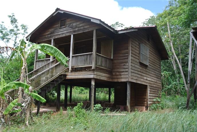 Listing ID: URE0394, Lumes, near Red Ridge Stables Utila, Bay Islands, HN - Lush Garden Home, Photo #