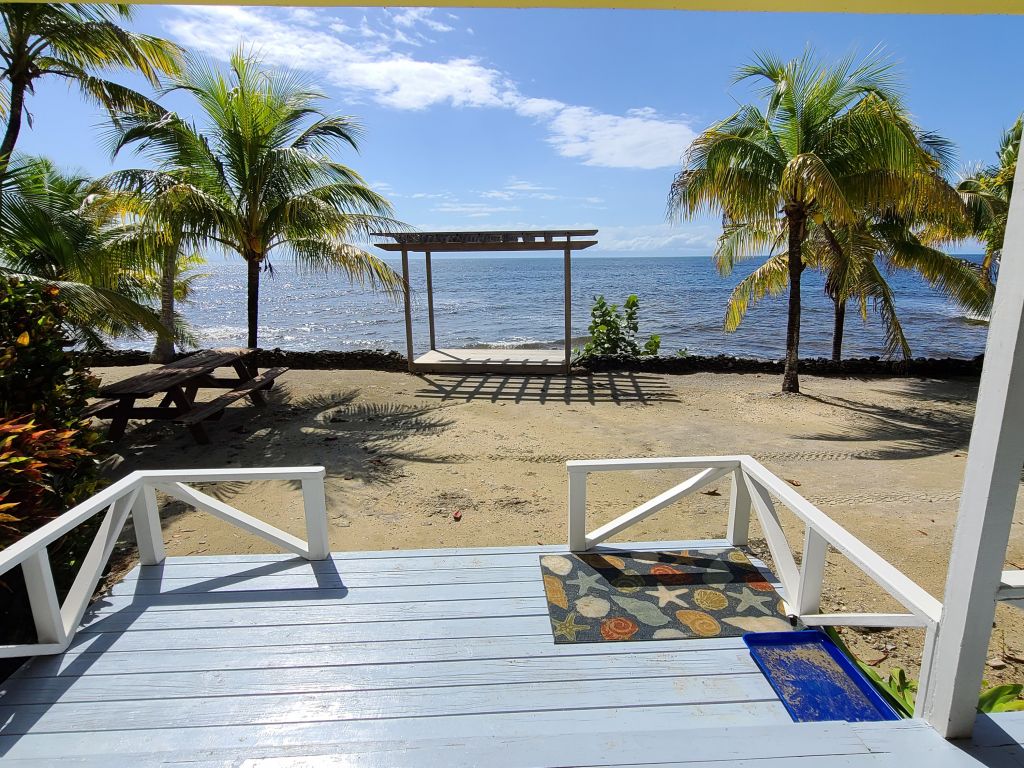 Listing ID: URE0398, Little Bight - South Shore Utila, Bay Islands, HN - Pelican's Nest, Photo #