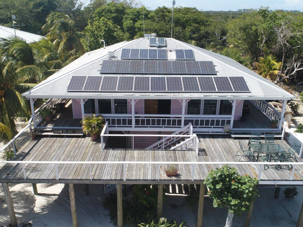 Listing ID: URE0406, Pine Point Utila, Bay Islands, HN - Pine Point Home with Dock, Photo #