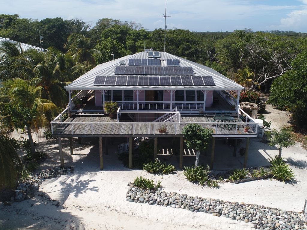 Listing ID: URE0406, Pine Point Utila, Bay Islands, HN - Pine Point Home with Dock, Photo #