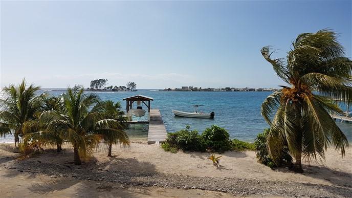Listing ID: URE0422, The Well Utila, Bay Islands, HN - Relaxed Beach Retreat, Photo #