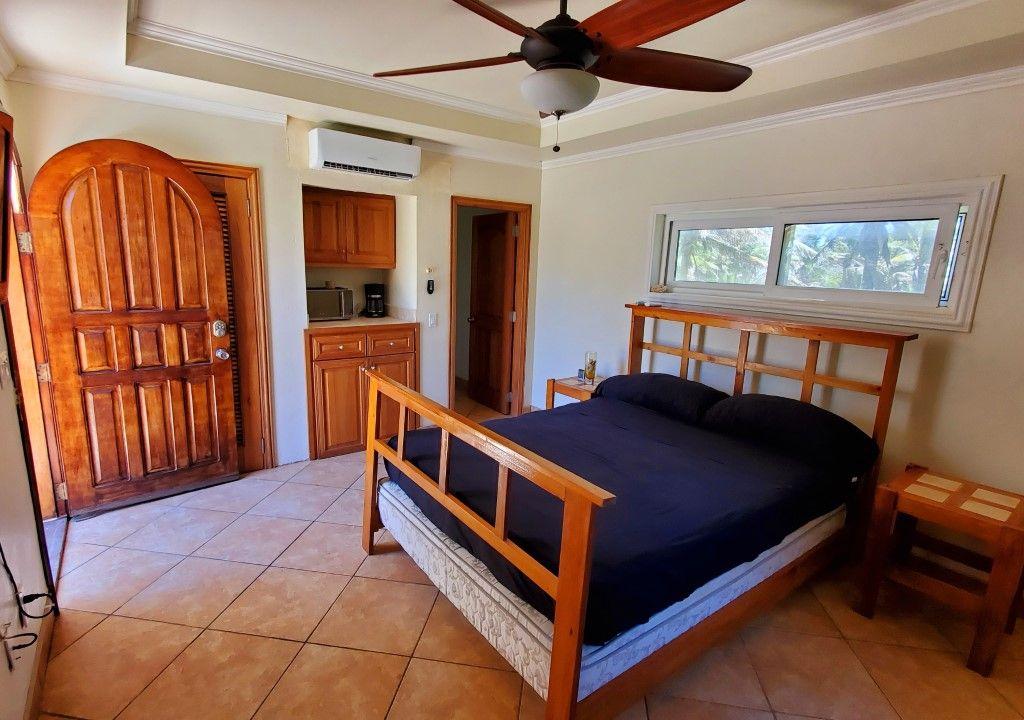 Listing ID: URE0424, Paradise Cove, Trade winds Utila, Bay Islands, HN - Waterfront on Paradise Cove, Photo #