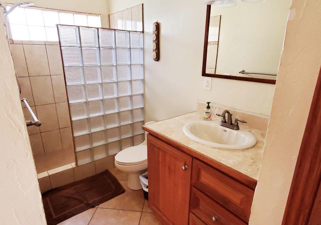 Listing ID: URE0424, Paradise Cove, Trade winds Utila, Bay Islands, HN - Waterfront on Paradise Cove, Photo #