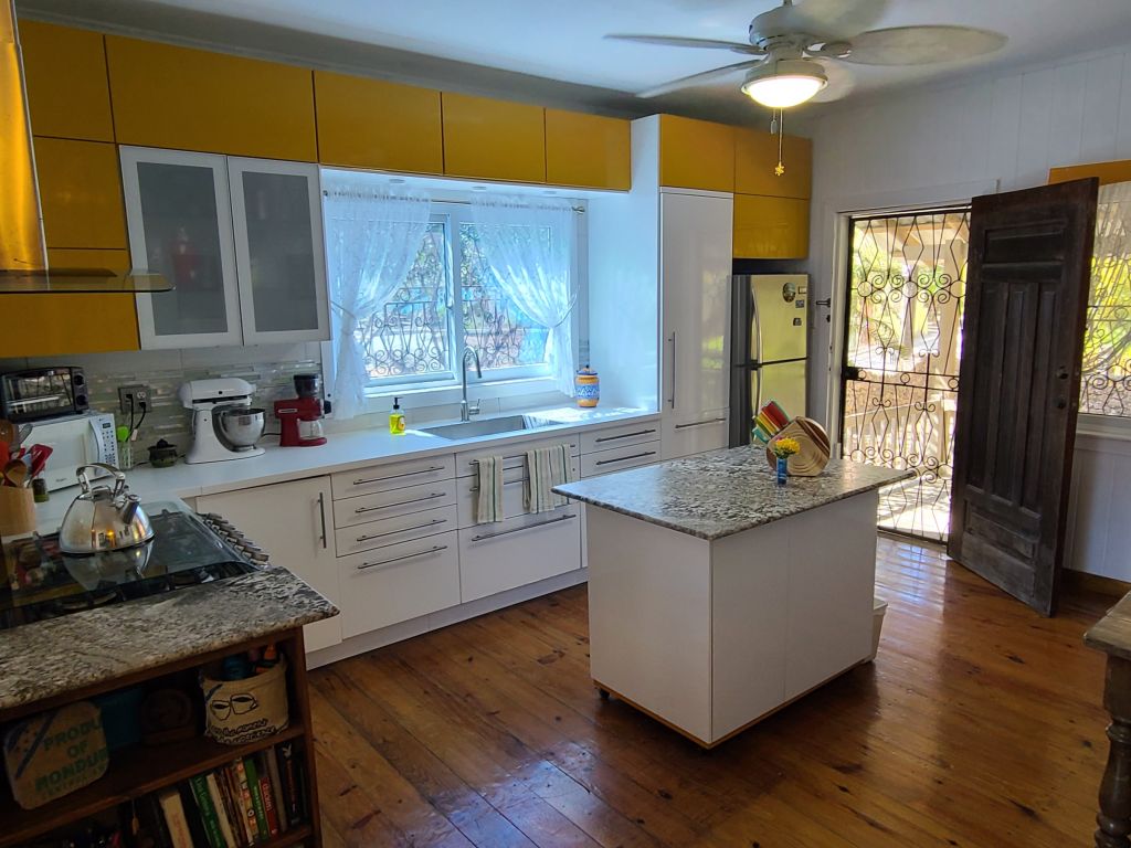 Listing ID: URE0435, Sandy Bay Utila, Bay Islands, HN - Casa Del Mar, Photo #
