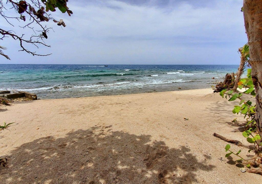 Listing ID: URE0439, Little Bight Utila, Bay Islands, HN - Azure Beach House, Photo #