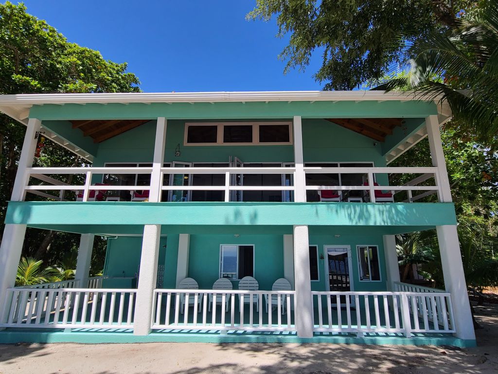 Listing ID: URE0449, Jack Neil Beach Utila, Bay Islands, HN - Beachfront Home at Jack Neil Beach, Photo #