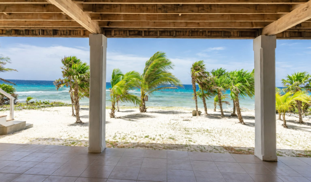 Listing ID: URE0468, Pretty Bush Utila, Bay Islands, HN - Beachfront at Pretty Bush, Photo #