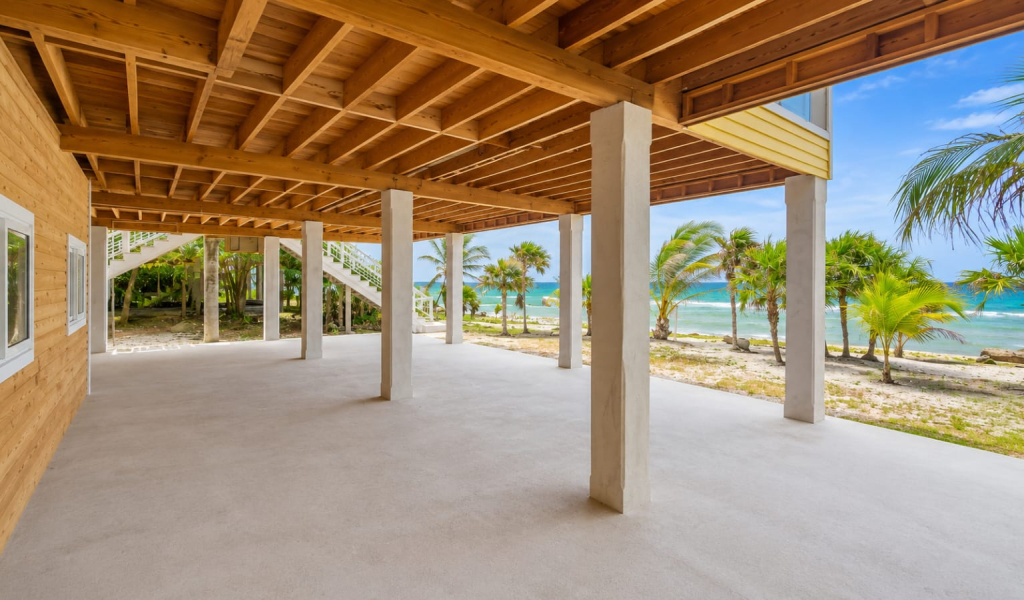 Listing ID: URE0468, Pretty Bush Utila, Bay Islands, HN - Beachfront at Pretty Bush, Photo #