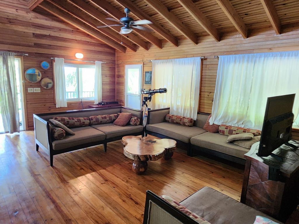 Listing ID: URE0469, Treasure Beach Utila, Bay Islands, HN - Beachfront Home at Treasure Beach, Photo #