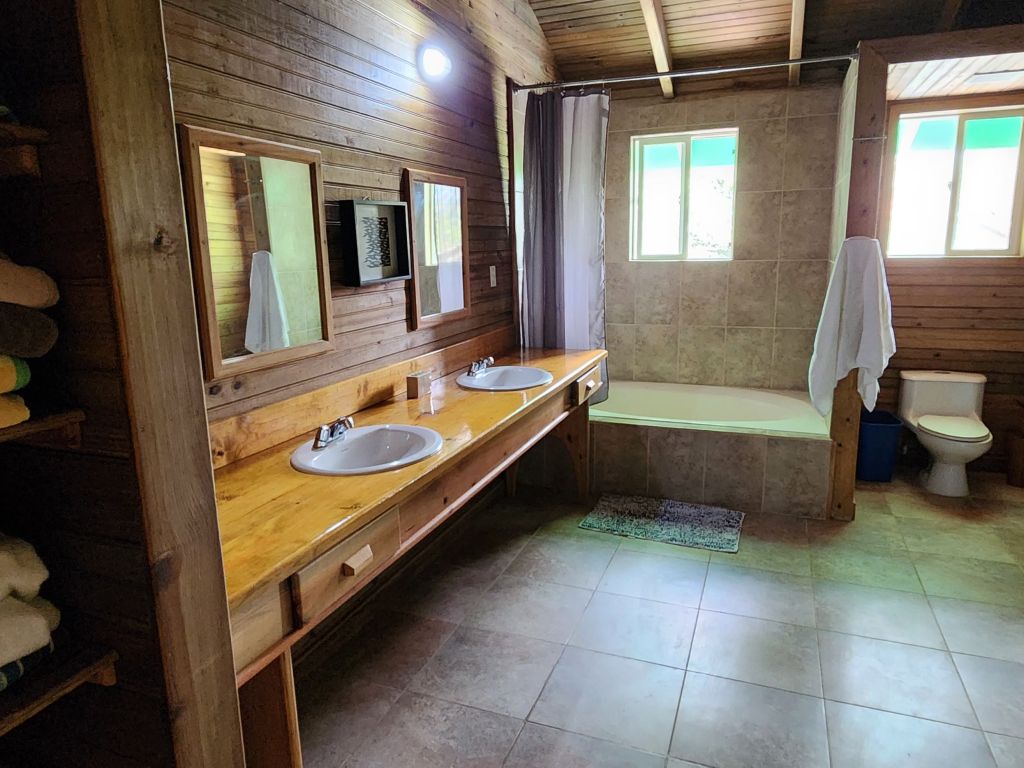 Listing ID: URE0469, Treasure Beach Utila, Bay Islands, HN - Beachfront Home at Treasure Beach, Photo #