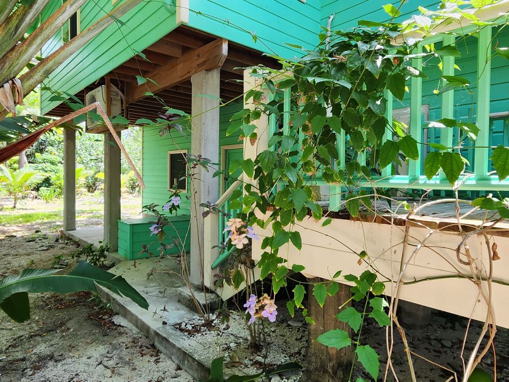 Listing ID: URE0469, Treasure Beach Utila, Bay Islands, HN - Beachfront Home at Treasure Beach, Photo #