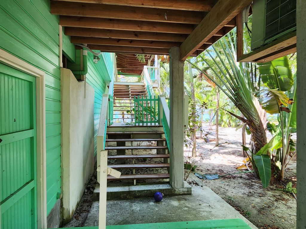 Listing ID: URE0469, Treasure Beach Utila, Bay Islands, HN - Beachfront Home at Treasure Beach, Photo #