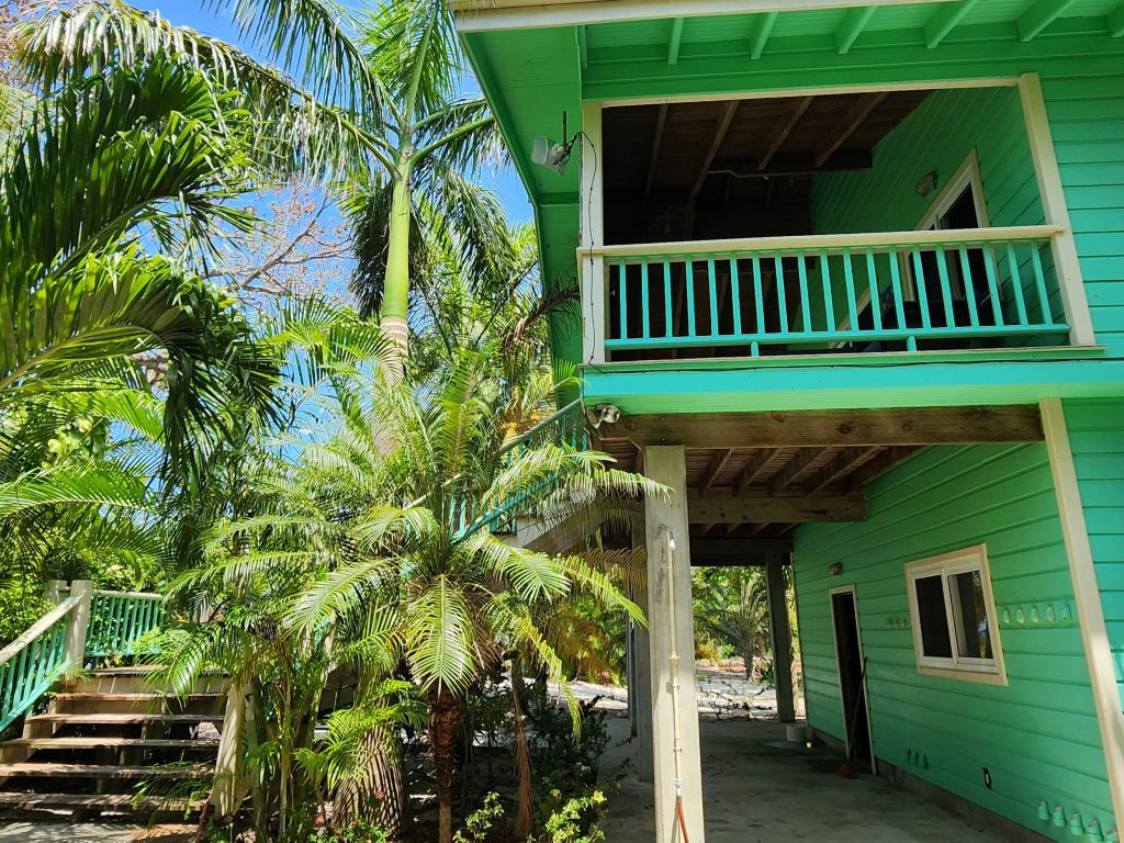Listing ID: URE0469, Treasure Beach Utila, Bay Islands, HN - Beachfront Home at Treasure Beach, Photo #