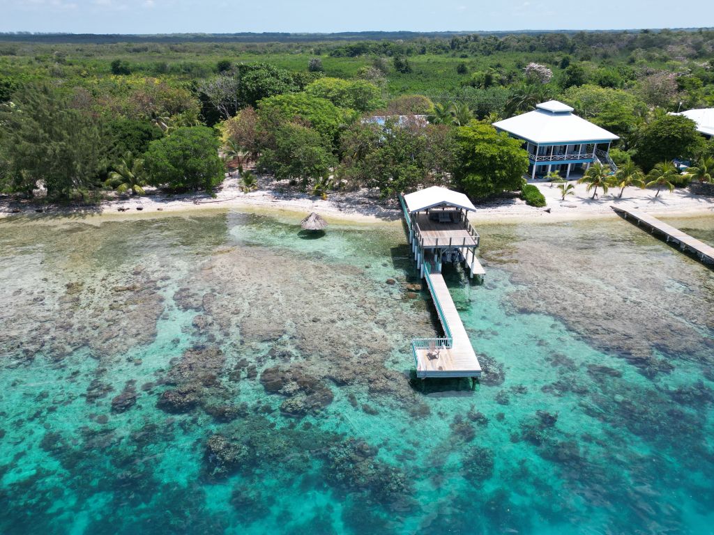 Listing ID: URE0469, Treasure Beach Utila, Bay Islands, HN - Beachfront Home at Treasure Beach, Photo #