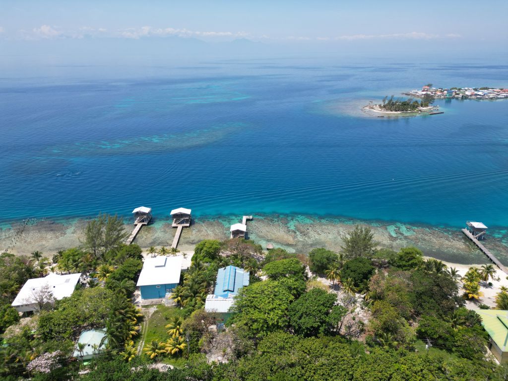 Listing ID: URE0469, Treasure Beach Utila, Bay Islands, HN - Beachfront Home at Treasure Beach, Photo #
