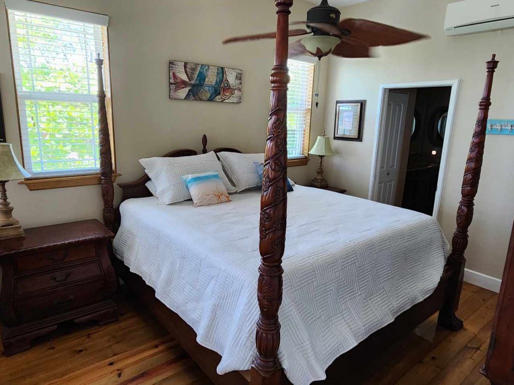 Listing ID: URE0470, Pine Point Utila, Bay Islands, HN - Crystal Beach House at Pine Point, Photo #