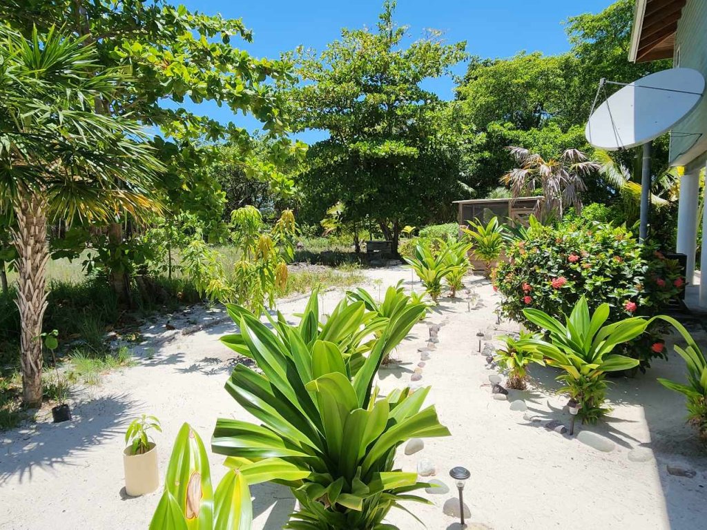 Listing ID: URE0470, Pine Point Utila, Bay Islands, HN - Crystal Beach House at Pine Point, Photo #