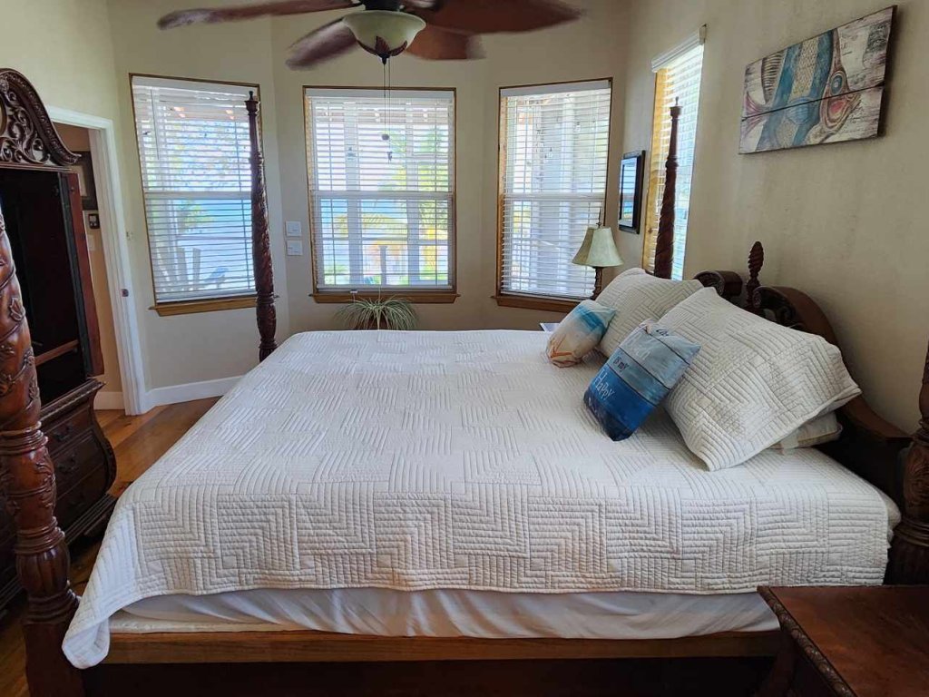 Listing ID: URE0470, Pine Point Utila, Bay Islands, HN - Crystal Beach House at Pine Point, Photo #