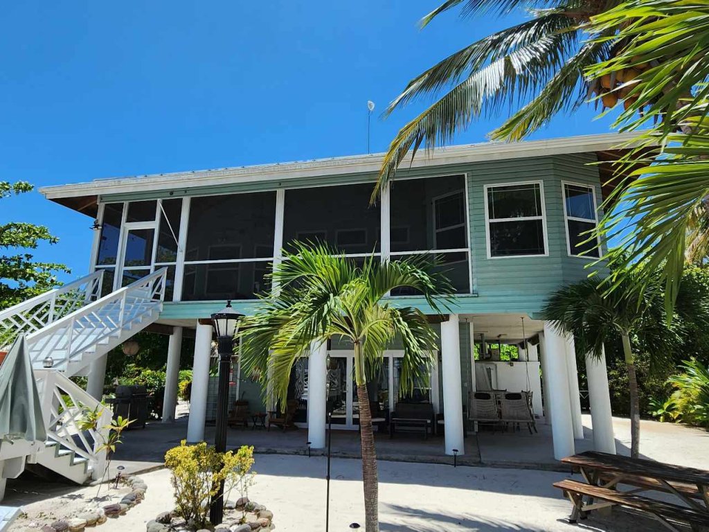Listing ID: URE0470, Pine Point Utila, Bay Islands, HN - Crystal Beach House at Pine Point, Photo #