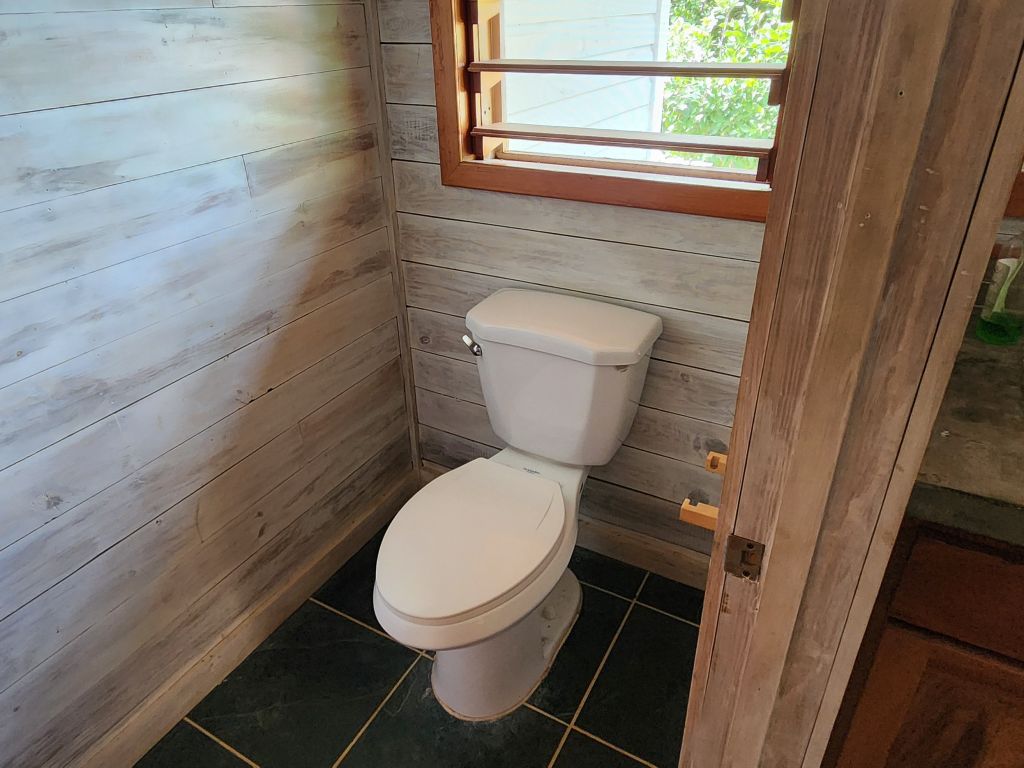 Listing ID: URE0472, Swanix Bay Utila, Bay Islands, HN - Tropical Paradise Retreat with Panoramic Sea Views, Photo #