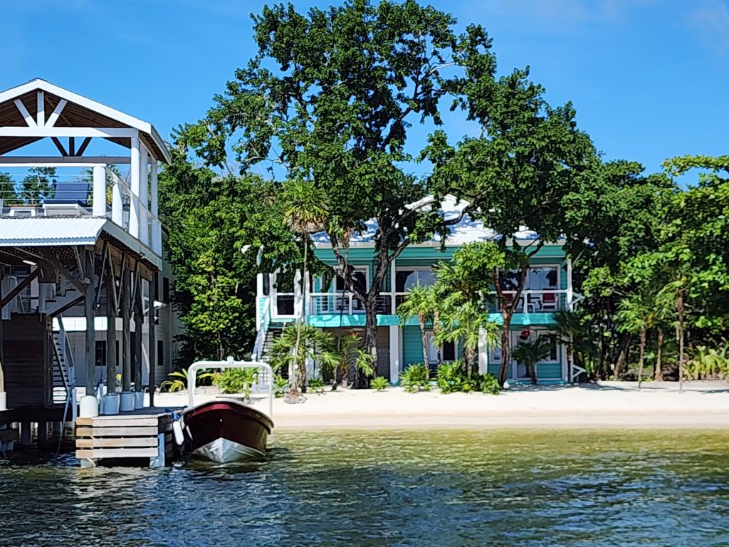 Listing ID: URE0473, Pine Point Utila, Bay Islands, HN - Driftwood Beach House, Photo #