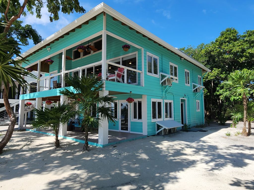 Listing ID: URE0473, Pine Point Utila, Bay Islands, HN - Driftwood Beach House, Photo #