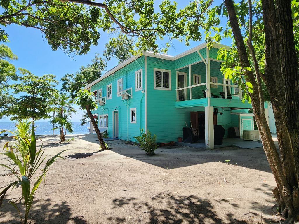 Listing ID: URE0473, Pine Point Utila, Bay Islands, HN - Driftwood Beach House, Photo #