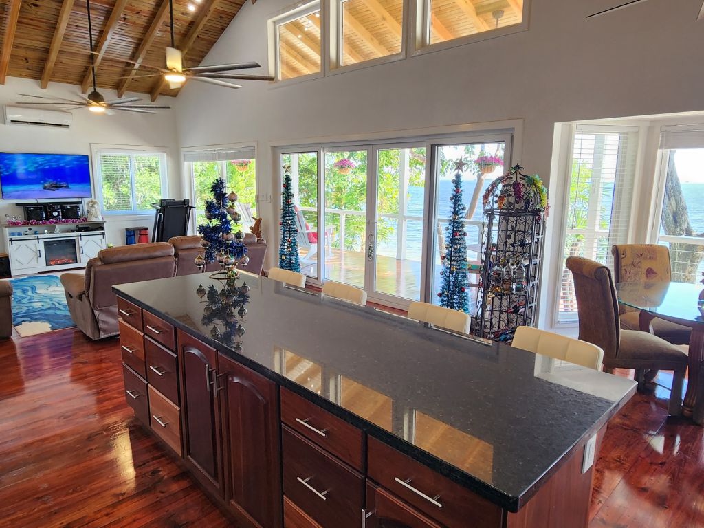Listing ID: URE0473, Pine Point Utila, Bay Islands, HN - Driftwood Beach House, Photo #