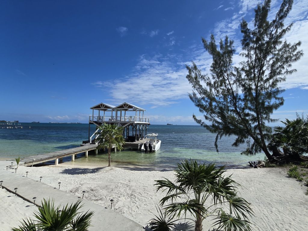 Listing ID: URE0474, Pine Point Utila, Bay Islands, HN - Sandy Shore Beach Home, Photo #