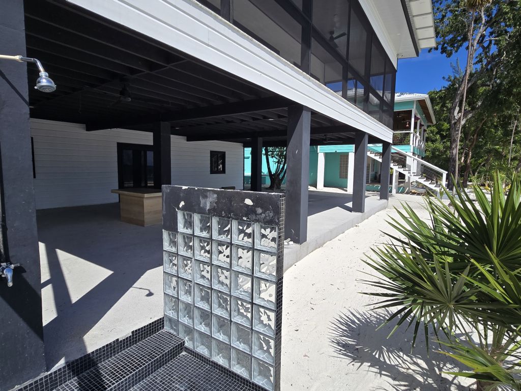 Listing ID: URE0474, Pine Point Utila, Bay Islands, HN - Sandy Shore Beach Home, Photo #