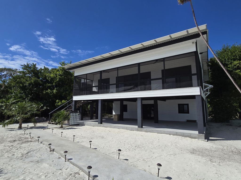 Listing ID: URE0474, Pine Point Utila, Bay Islands, HN - Sandy Shore Beach Home, Photo #