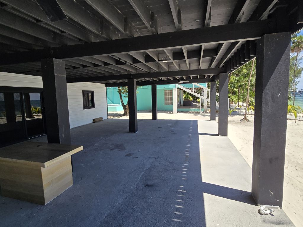 Listing ID: URE0474, Pine Point Utila, Bay Islands, HN - Sandy Shore Beach Home, Photo #