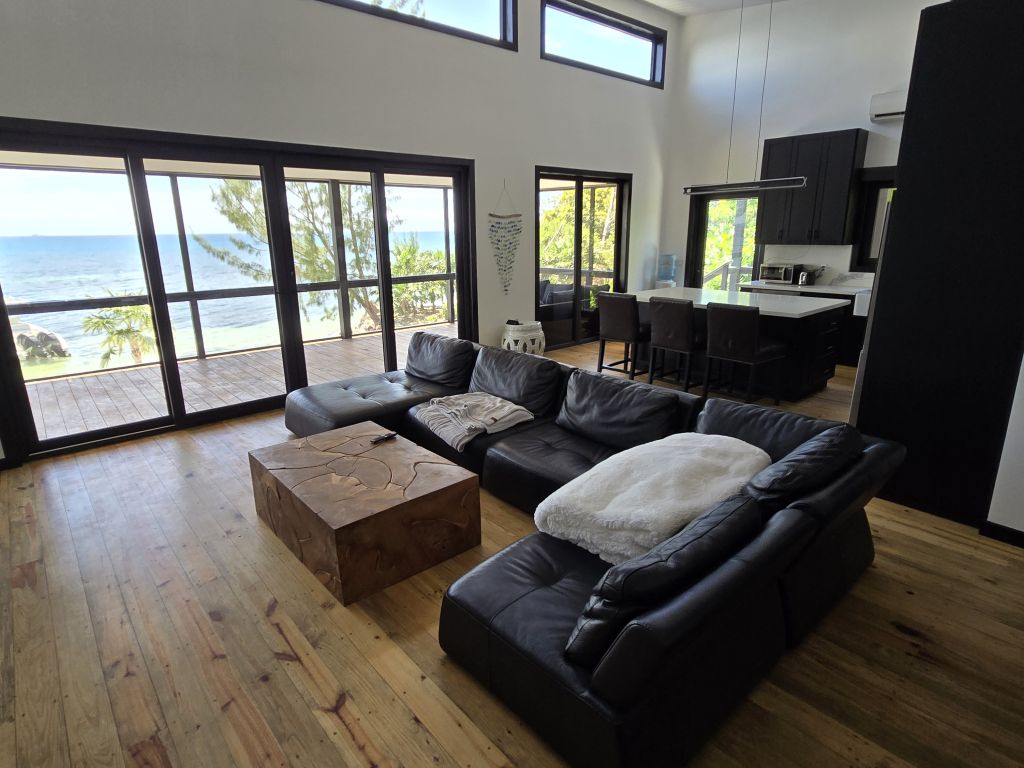 Listing ID: URE0474, Pine Point Utila, Bay Islands, HN - Sandy Shore Beach Home, Photo #