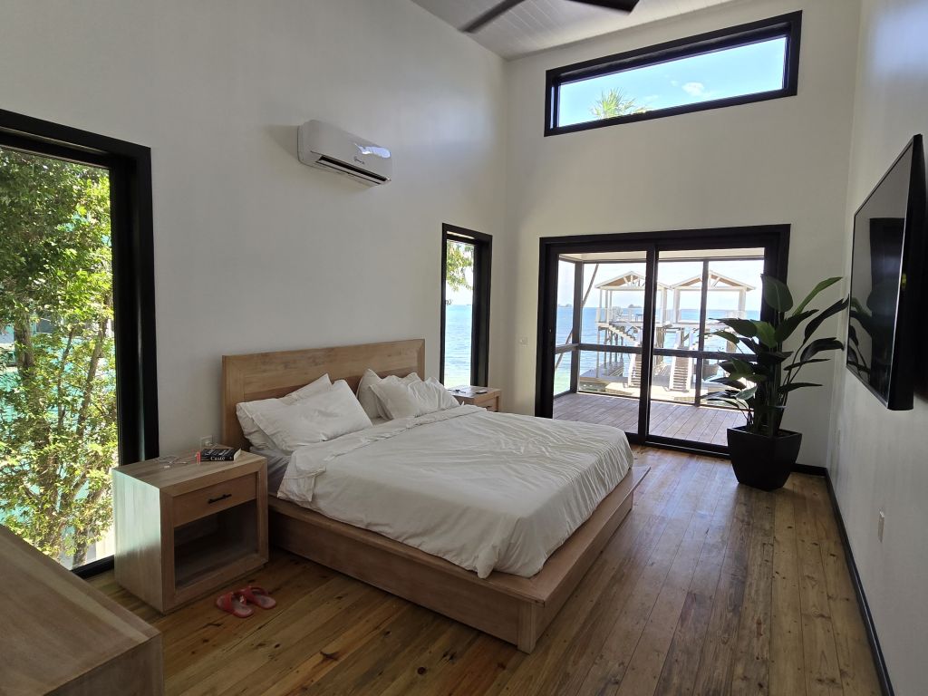 Listing ID: URE0474, Pine Point Utila, Bay Islands, HN - Sandy Shore Beach Home, Photo #