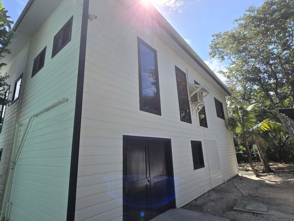 Listing ID: URE0474, Pine Point Utila, Bay Islands, HN - Sandy Shore Beach Home, Photo #