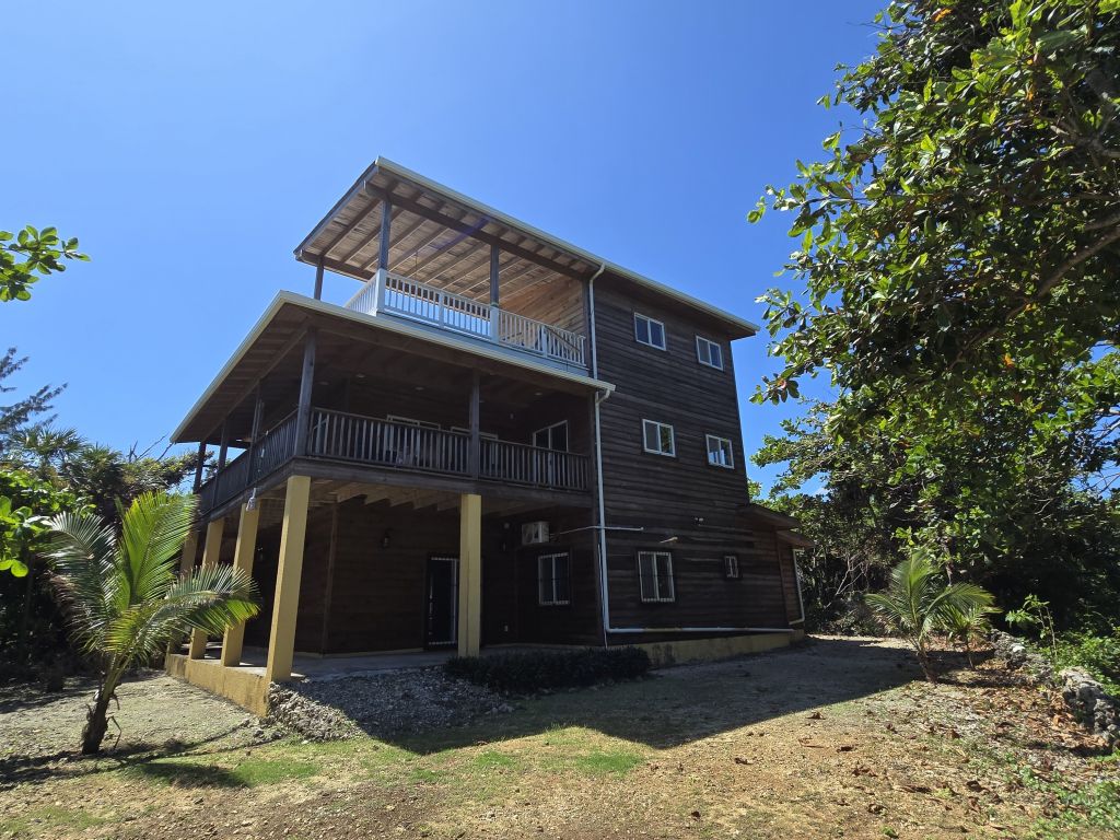 Listing ID: URE0480, Swanix Bay Utila, Bay Islands, HN - Ocean Ridge, Photo #