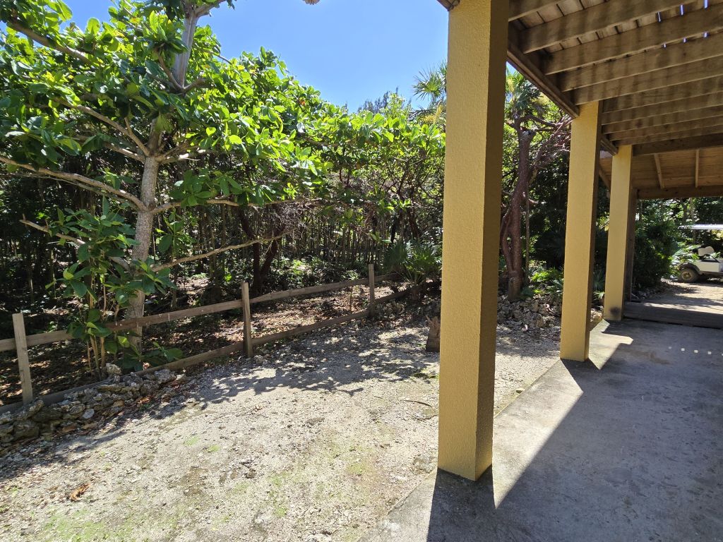 Listing ID: URE0480, Swanix Bay Utila, Bay Islands, HN - Ocean Ridge, Photo #