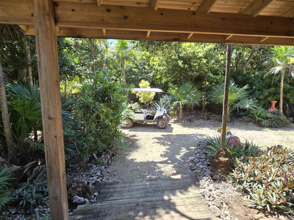 Listing ID: URE0480, Swanix Bay Utila, Bay Islands, HN - Ocean Ridge, Photo #
