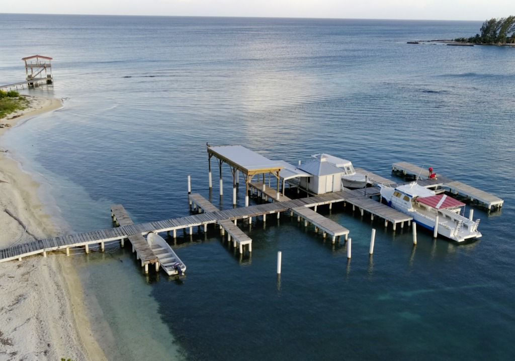 Listing ID: URE0492, The Well Utila, Bay Islands, HN - Reef Pointe Triplex, Photo #