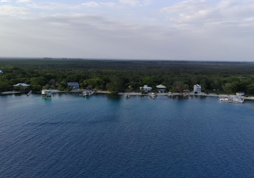 Listing ID: URE0492, The Well Utila, Bay Islands, HN - Reef Pointe Triplex, Photo #