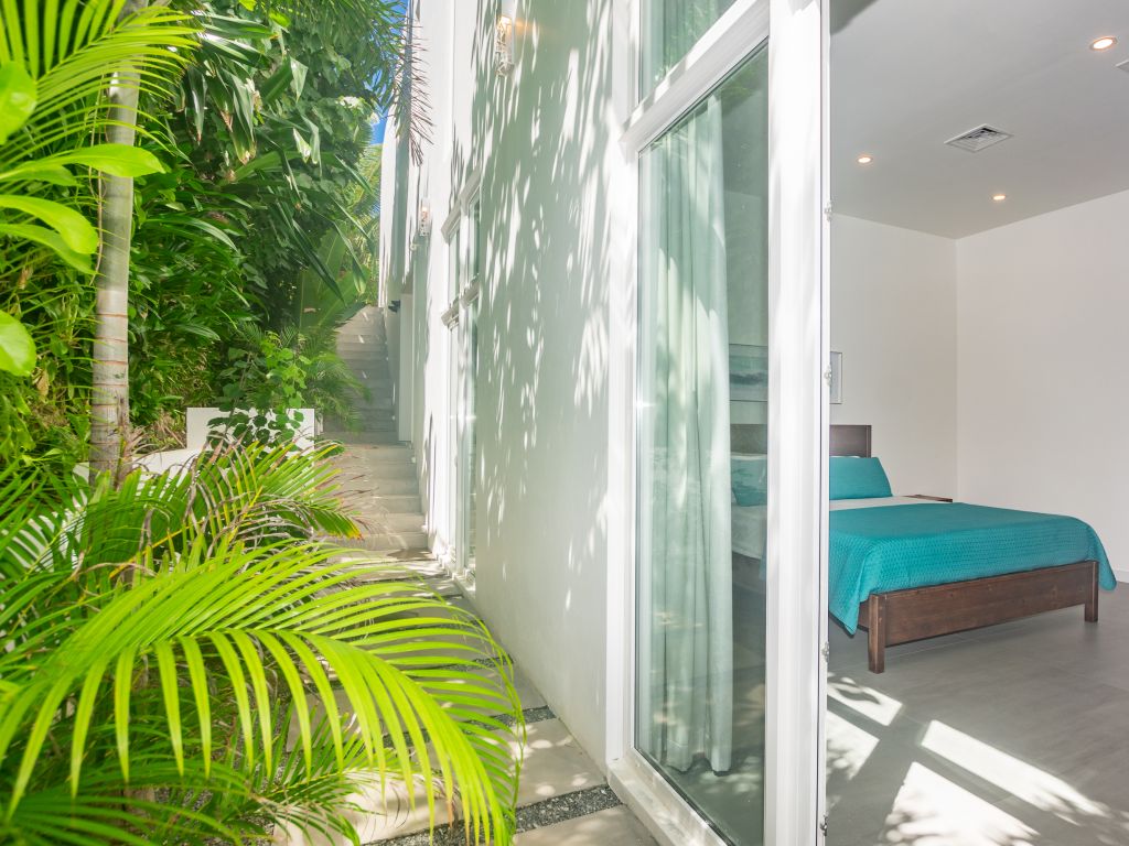 Listing ID: URE0493, Lighthouse Estates Roatán, Bay Islands, HN - Villa On the Rocks,Two Private Villas, One Unparalleled Luxury Experience, Photo #