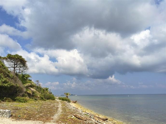 Listing ID: URE0515, Little Bight Utila, Bay Islands, HN - Large Lot With Beach Frontage At Little Bight, Photo #