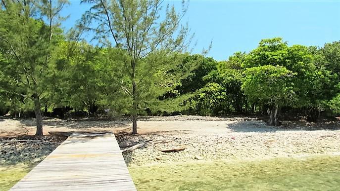 Listing ID: URE0522, Mariner's Landing Utila, Bay Islands, HN - Beautiful Beach Front At Mariners Landing, Photo #